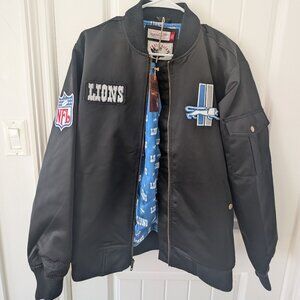NWT Men's Black Detroit Lions Team Leader Satin Bomber Vintage Logo Jacket